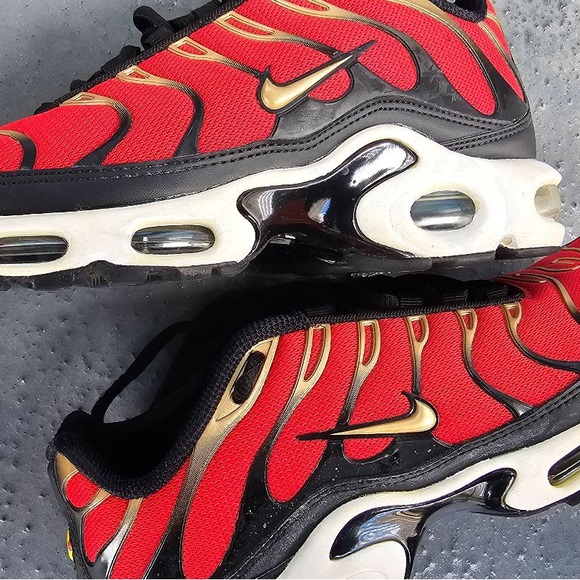 Nike Air Max Plus- University Red & Metallic Gold- 8.5 - Picture 2 of 9